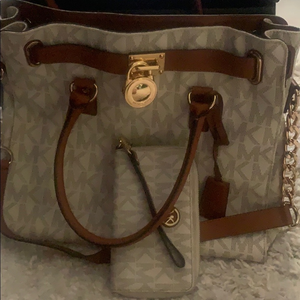 Authentic Michael Kors handbag and wristlet - Picture 3 of 3
